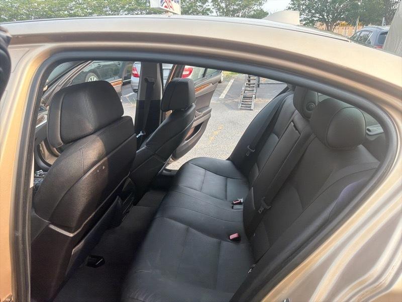 BMW 5-Series 528i 2011