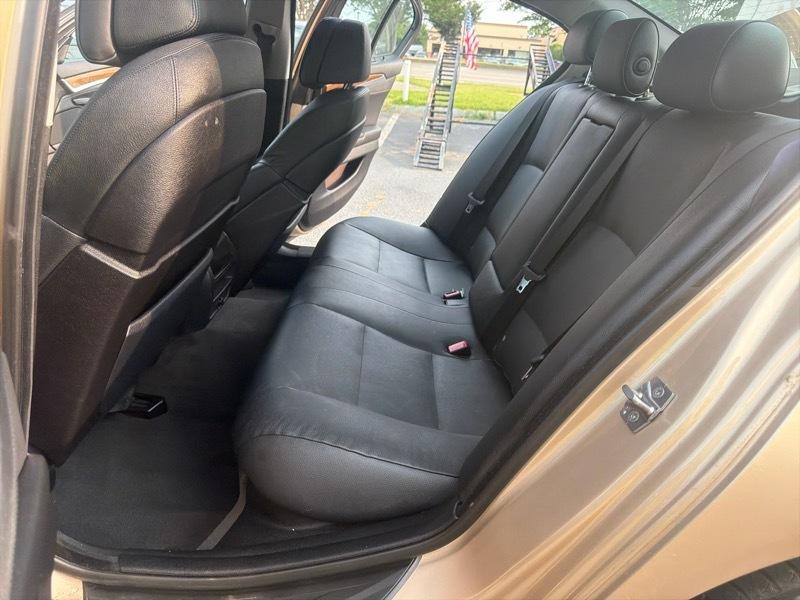 BMW 5-Series 528i 2011