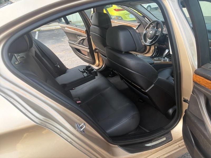 BMW 5-Series 528i 2011
