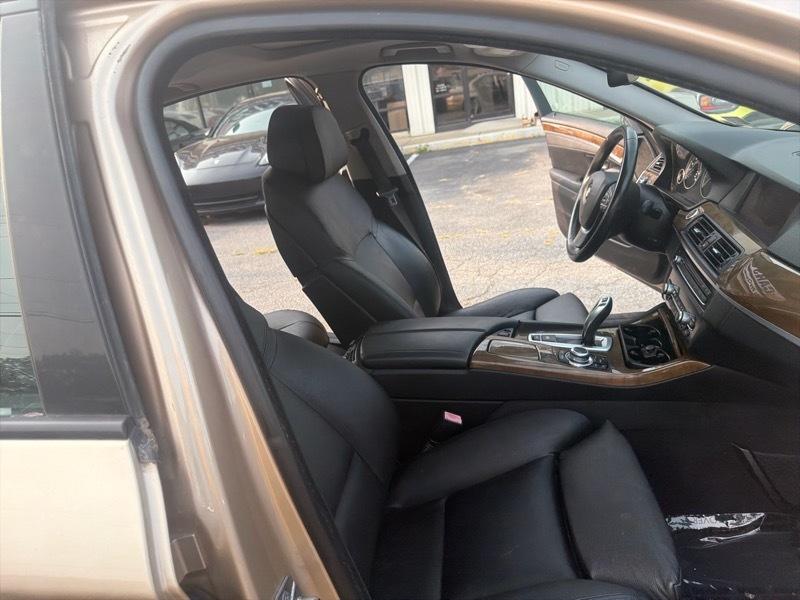 BMW 5-Series 528i 2011