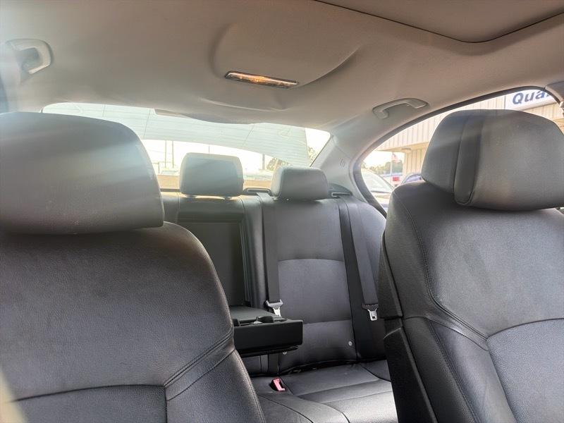 BMW 5-Series 528i 2011