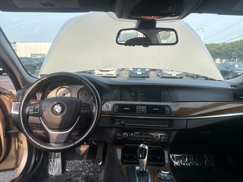 BMW 5-Series 528i 2011