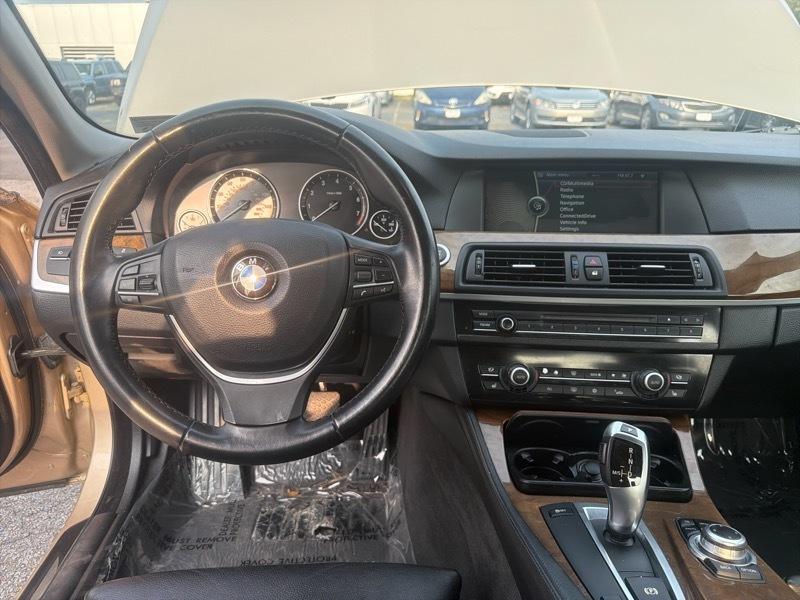 BMW 5-Series 528i 2011
