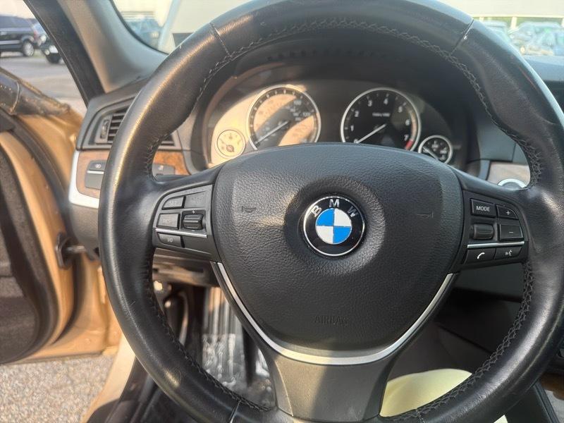 BMW 5-Series 528i 2011
