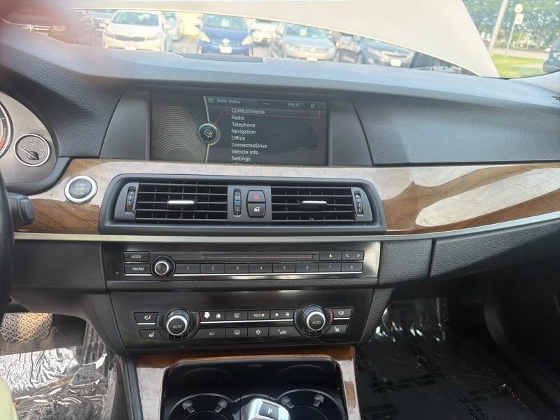 BMW 5-Series 528i 2011
