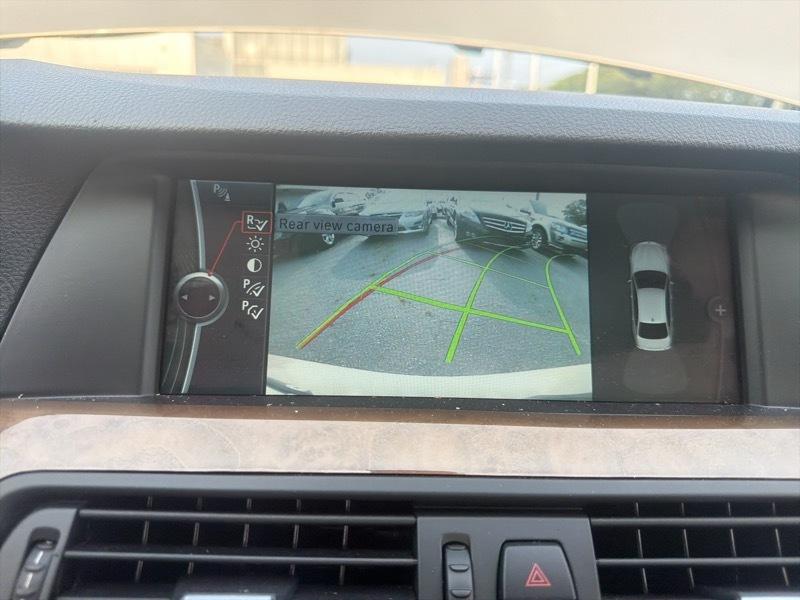 BMW 5-Series 528i 2011