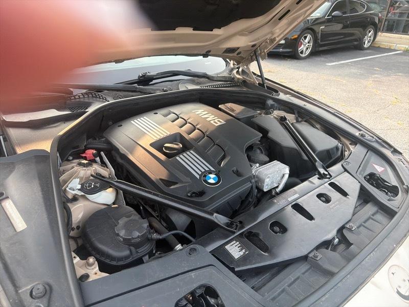 BMW 5-Series 528i 2011