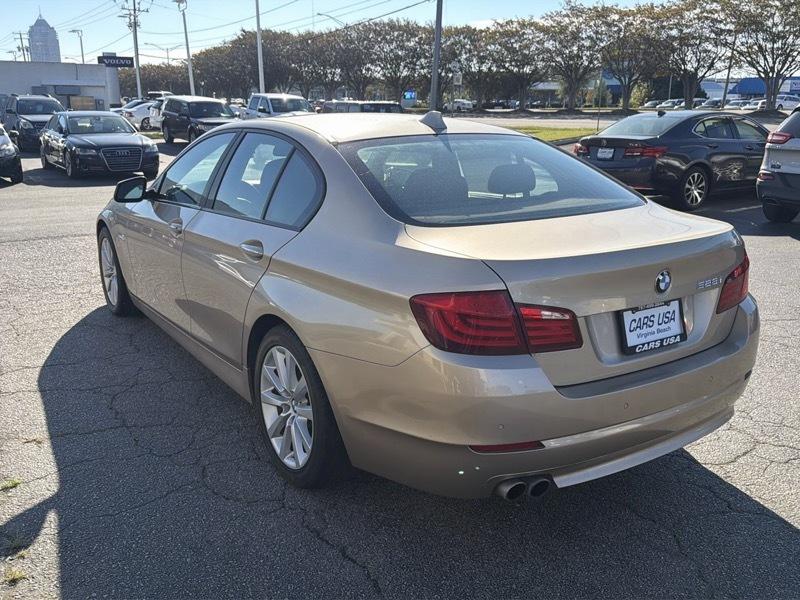 BMW 5-Series 528i 2011