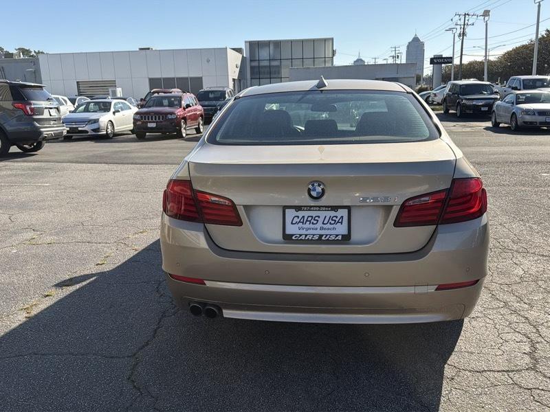 BMW 5-Series 528i 2011