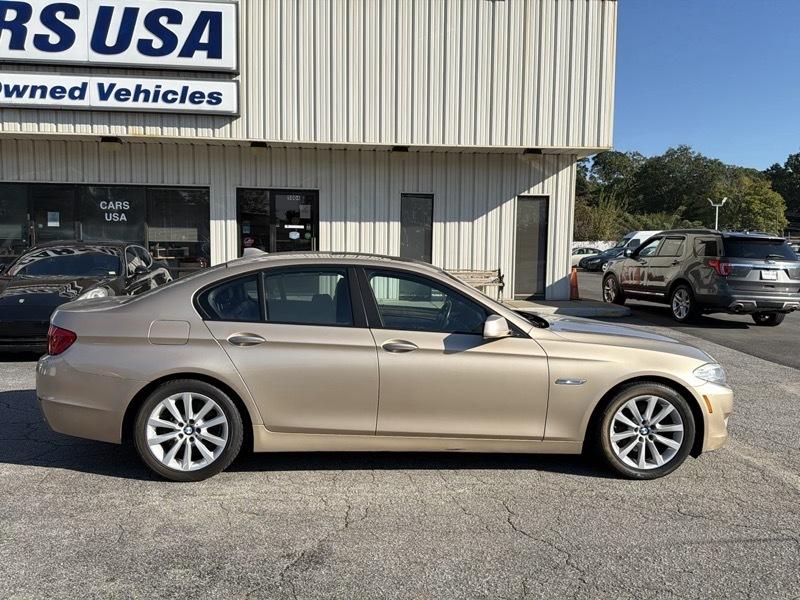 BMW 5-Series 528i 2011