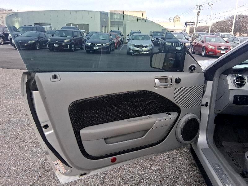 Ford Mustang GT Deluxe Coupe 2008