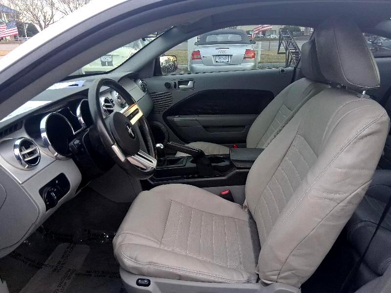 Ford Mustang GT Deluxe Coupe 2008