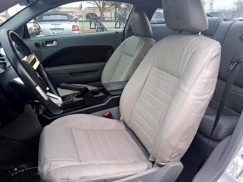 Ford Mustang GT Deluxe Coupe 2008