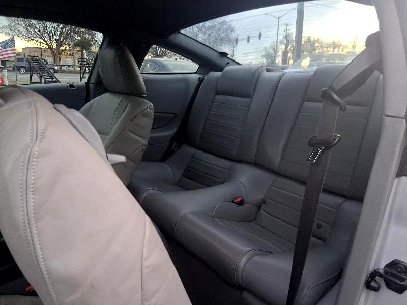 Ford Mustang GT Deluxe Coupe 2008