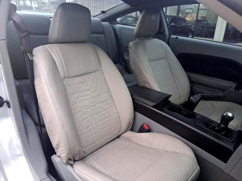 Ford Mustang GT Deluxe Coupe 2008