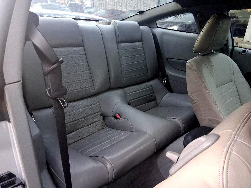 Ford Mustang GT Deluxe Coupe 2008