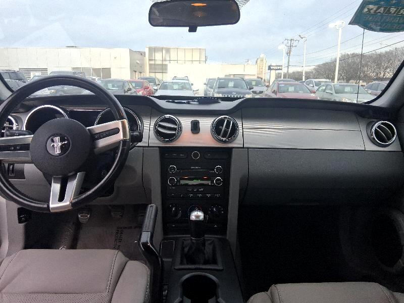 Ford Mustang GT Deluxe Coupe 2008