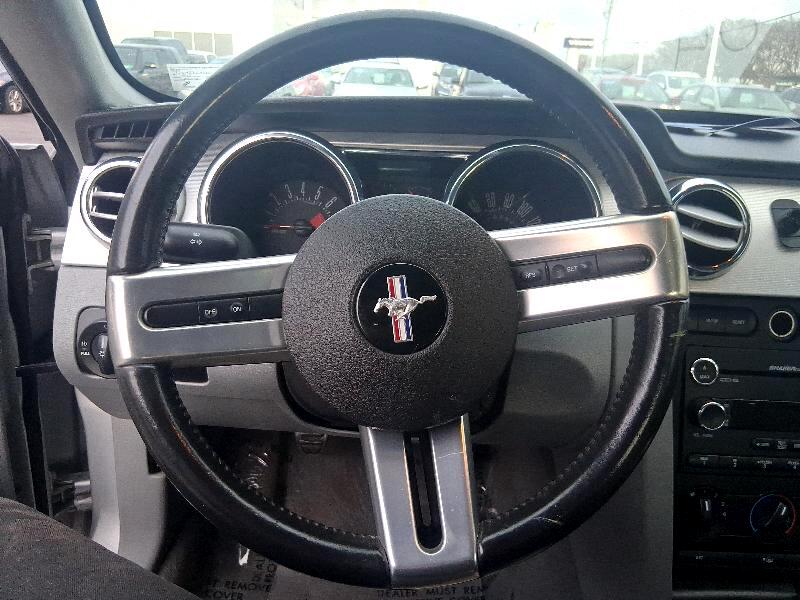 Ford Mustang GT Deluxe Coupe 2008