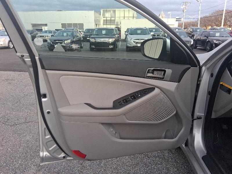 Kia Optima 4dr Sdn 2.4L Auto LX 2012