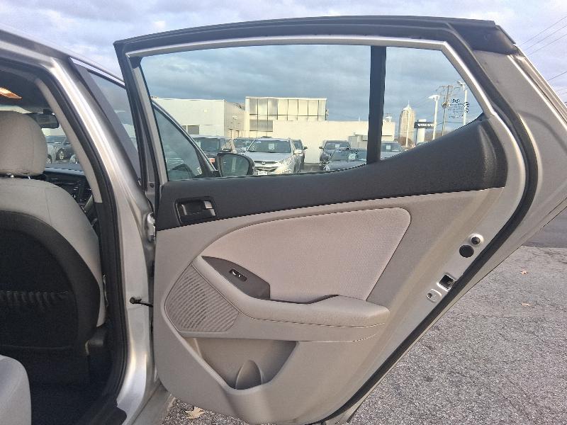 Kia Optima 4dr Sdn 2.4L Auto LX 2012