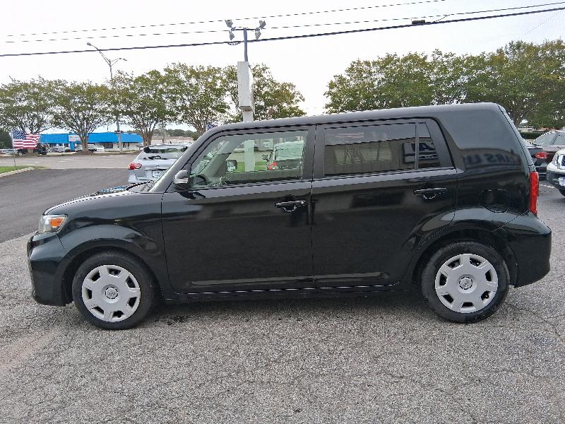 2013 Scion xB photo 2