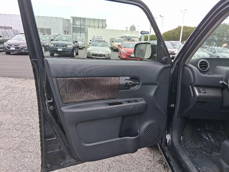 2013 Scion xB photo 9