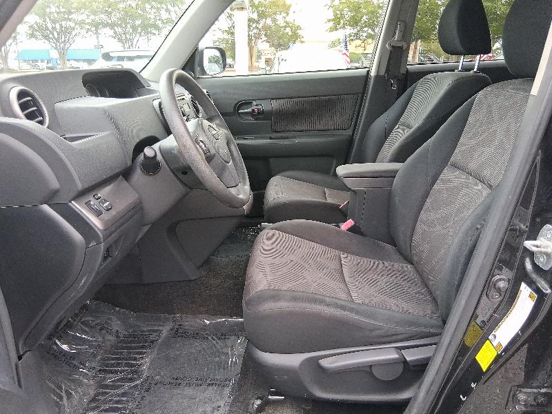 2013 Scion xB photo 10