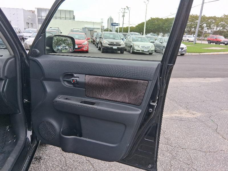 2013 Scion xB photo 14