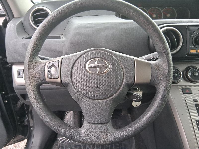 2013 Scion xB photo 32