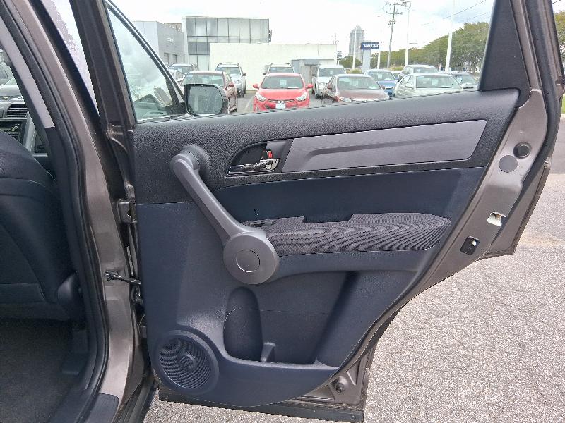 2009 Honda CR-V LX photo 32