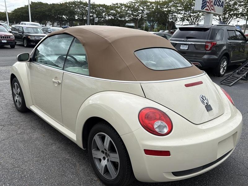 Volkswagen New Beetle 2.5L Convertible 2006