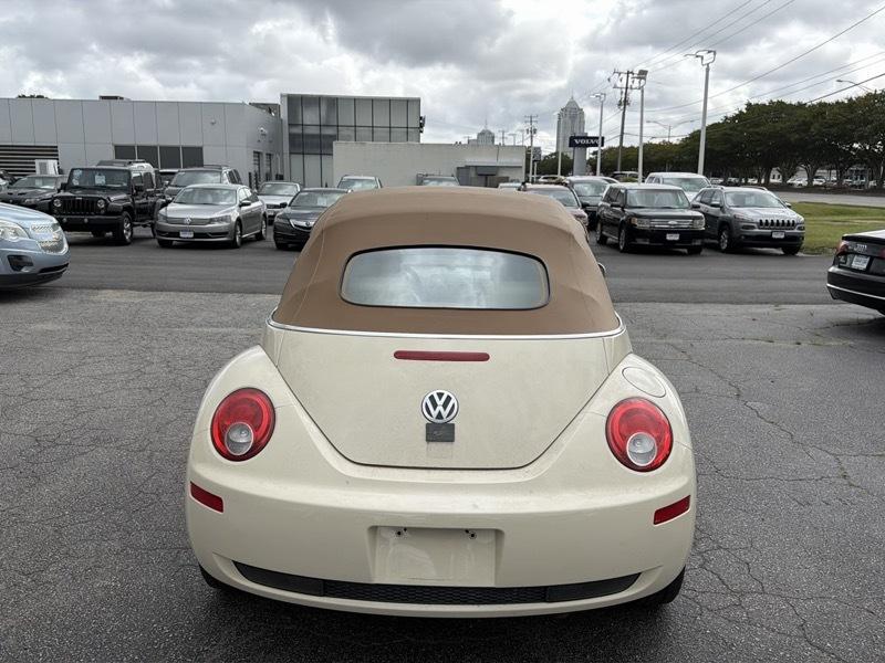 Volkswagen New Beetle 2.5L Convertible 2006