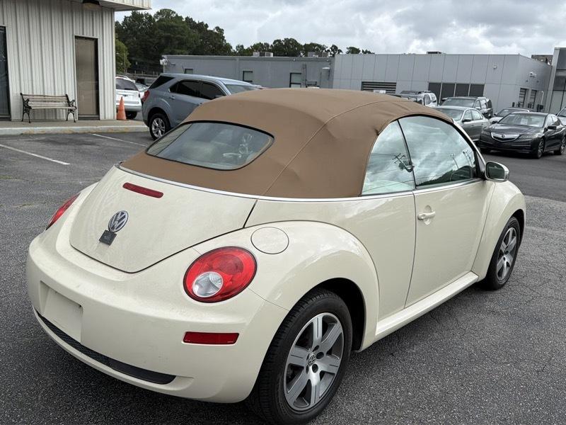 Volkswagen New Beetle 2.5L Convertible 2006