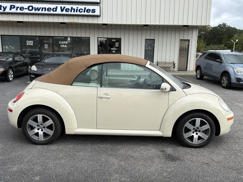 Volkswagen New Beetle 2.5L Convertible 2006