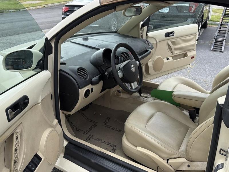 Volkswagen New Beetle 2.5L Convertible 2006