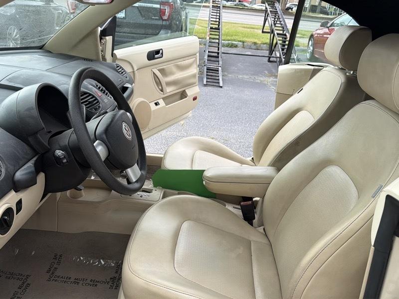 Volkswagen New Beetle 2.5L Convertible 2006
