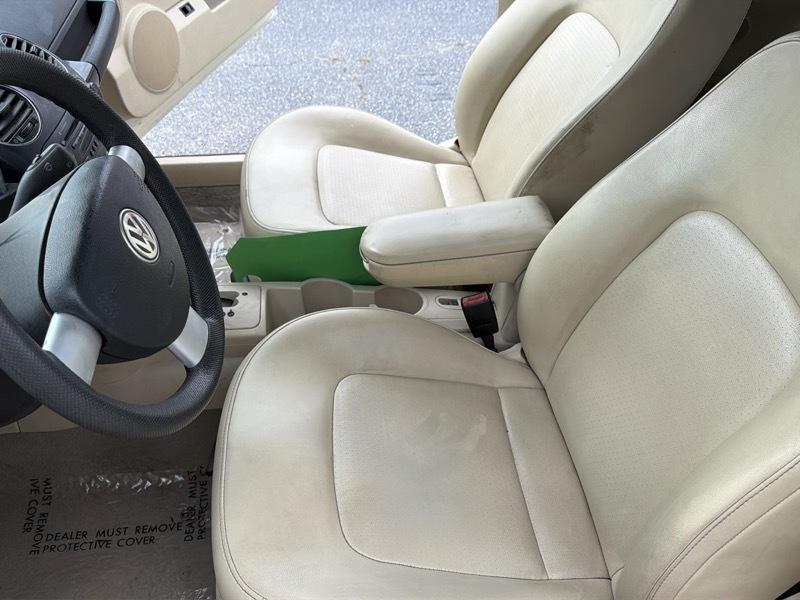 Volkswagen New Beetle 2.5L Convertible 2006