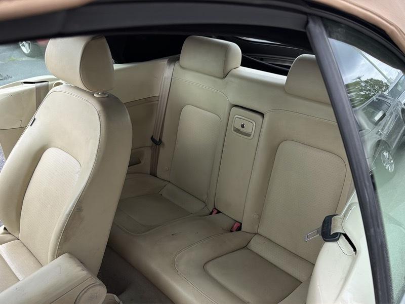 Volkswagen New Beetle 2.5L Convertible 2006