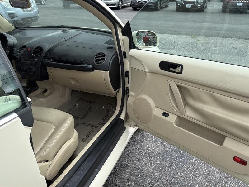 Volkswagen New Beetle 2.5L Convertible 2006