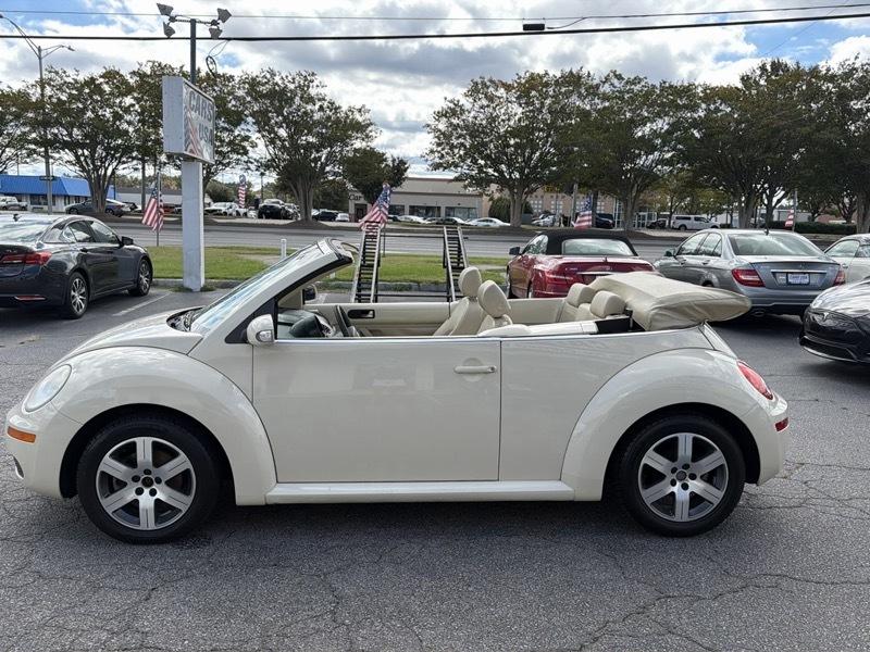 Volkswagen New Beetle 2.5L Convertible 2006