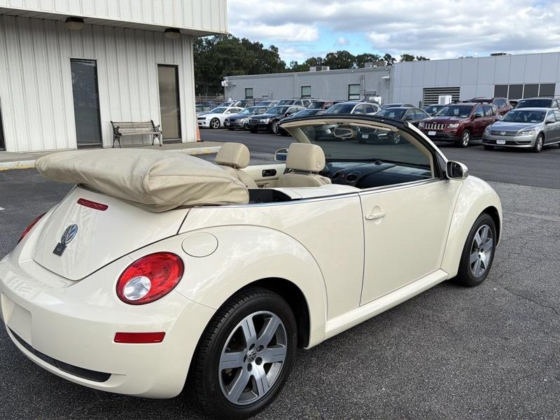Volkswagen New Beetle 2.5L Convertible 2006