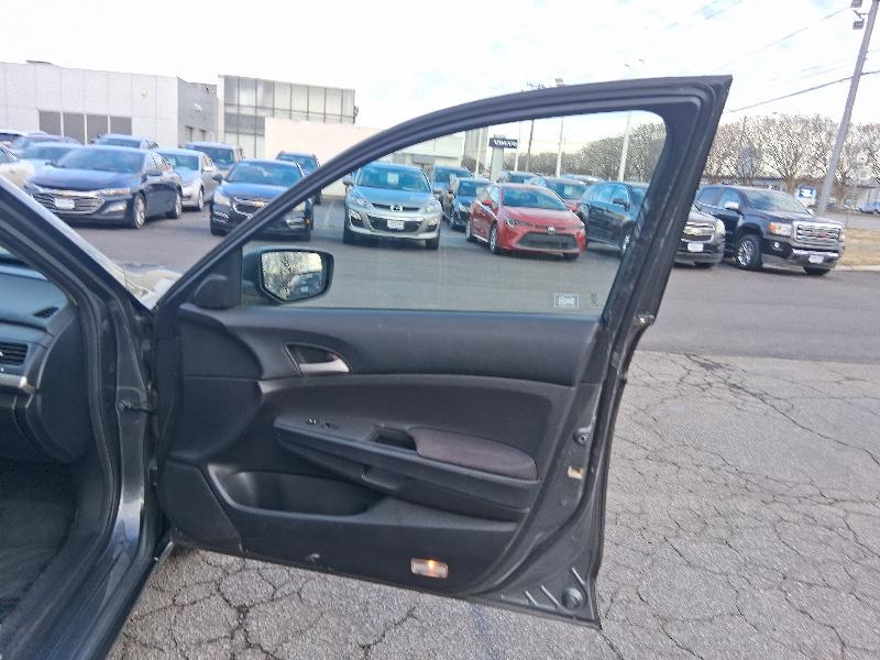 Honda Accord LX sedan AT 2011