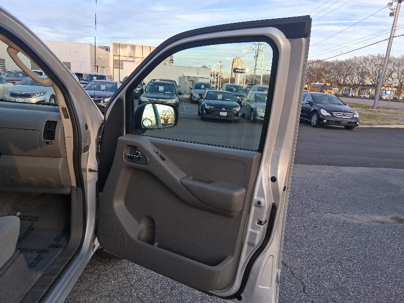 Nissan Frontier LE Crew Cab 2WD 2006