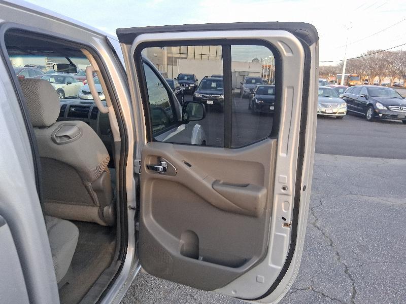 Nissan Frontier LE Crew Cab 2WD 2006