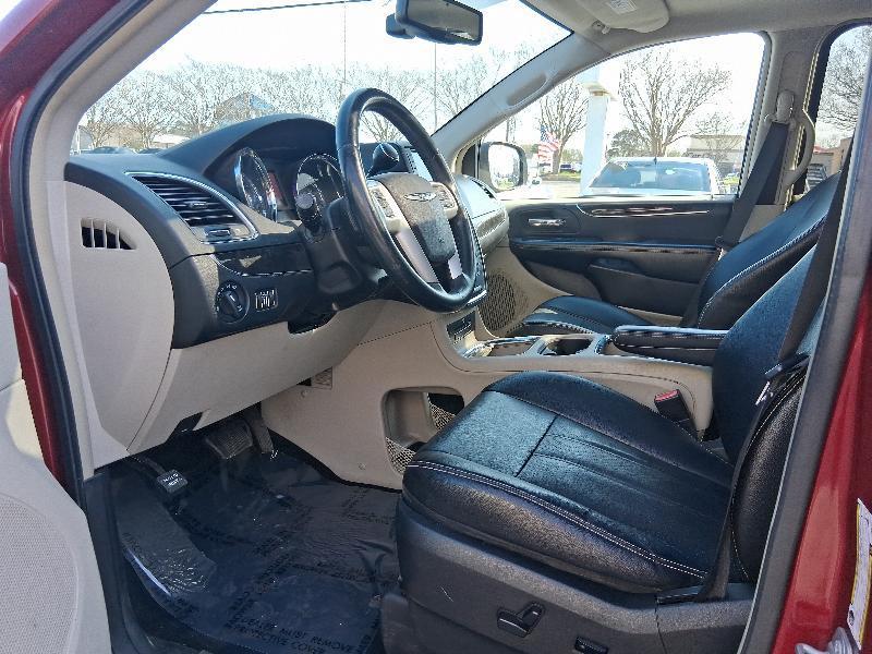 Chrysler Town & Country Touring-L 2015