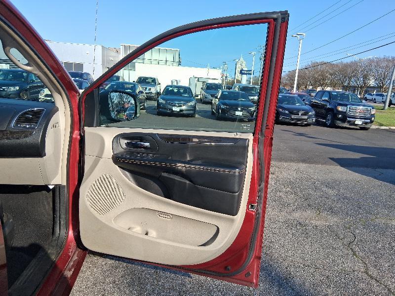 Chrysler Town & Country Touring-L 2015