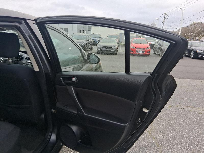 Mazda MAZDA3 i Touring 4-door 2010