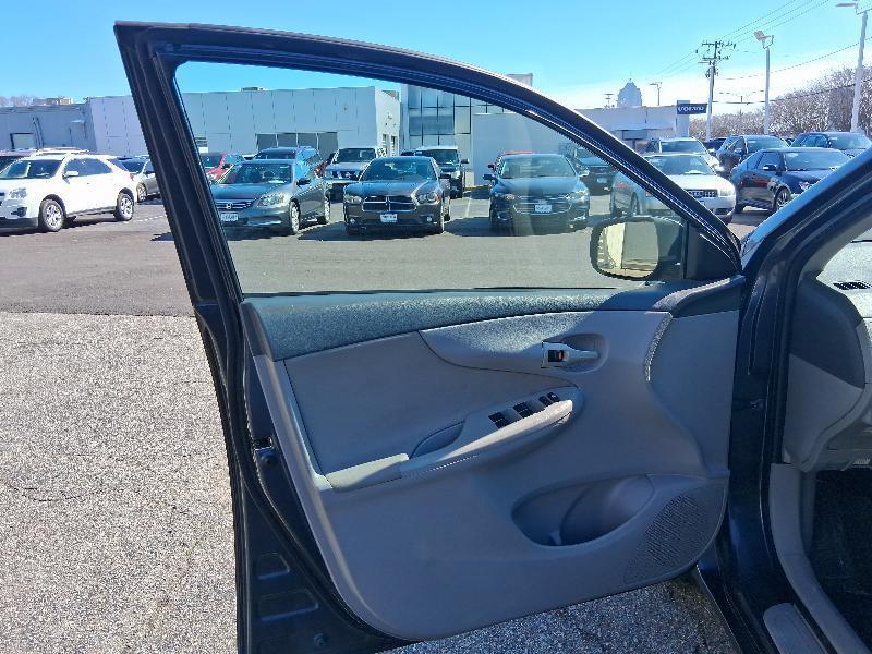 Toyota Corolla 4dr Sdn CVT S (Natl) 2009