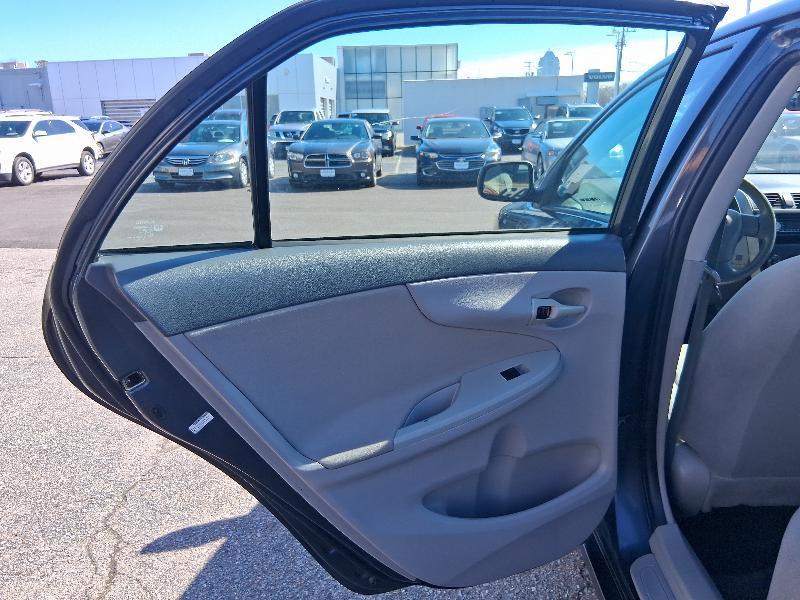 Toyota Corolla 4dr Sdn CVT S (Natl) 2009