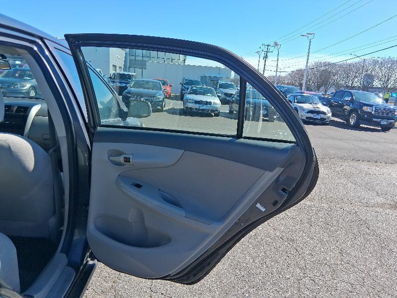 Toyota Corolla 4dr Sdn CVT S (Natl) 2009